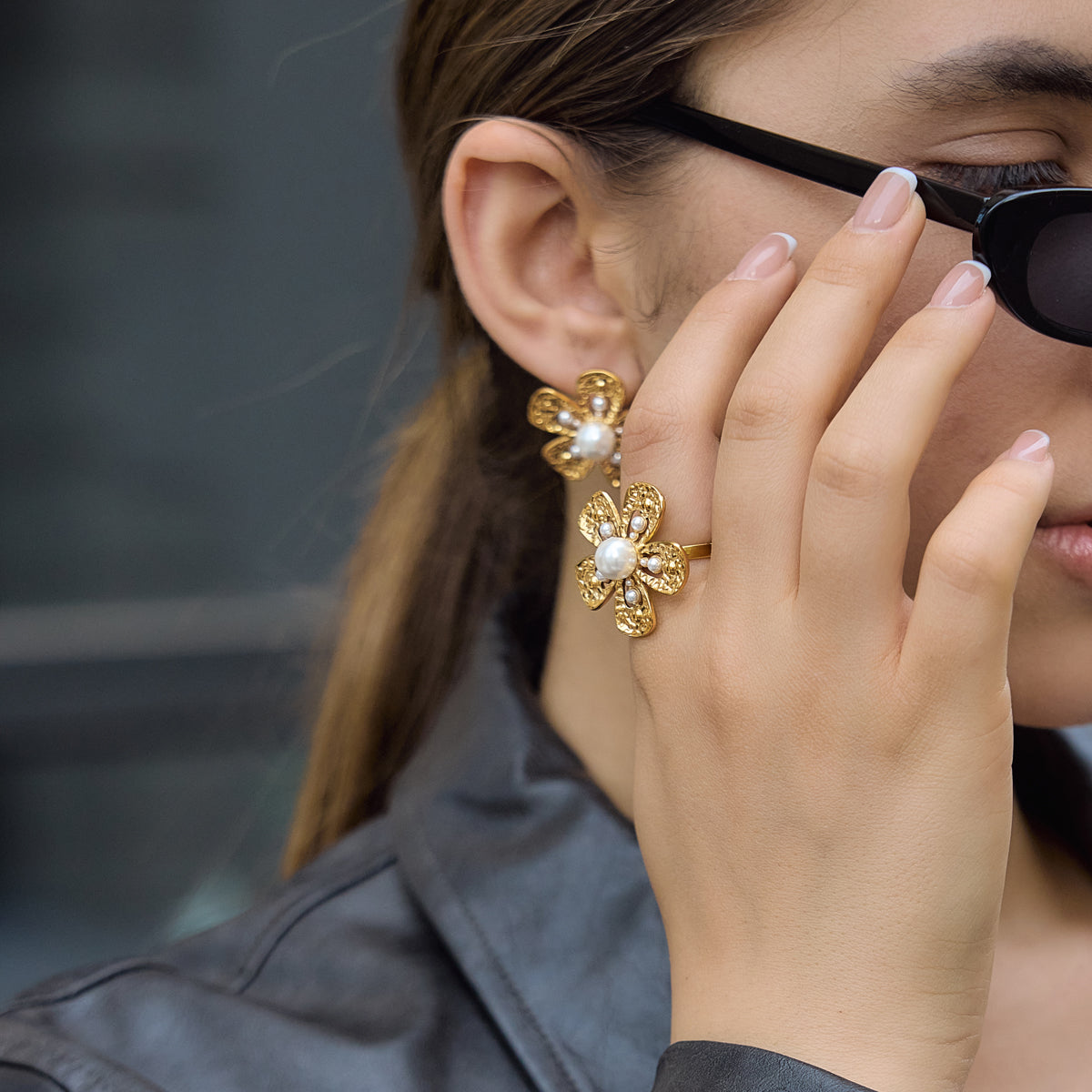 JD Modern Minimalist Flower Post Earrings Gold