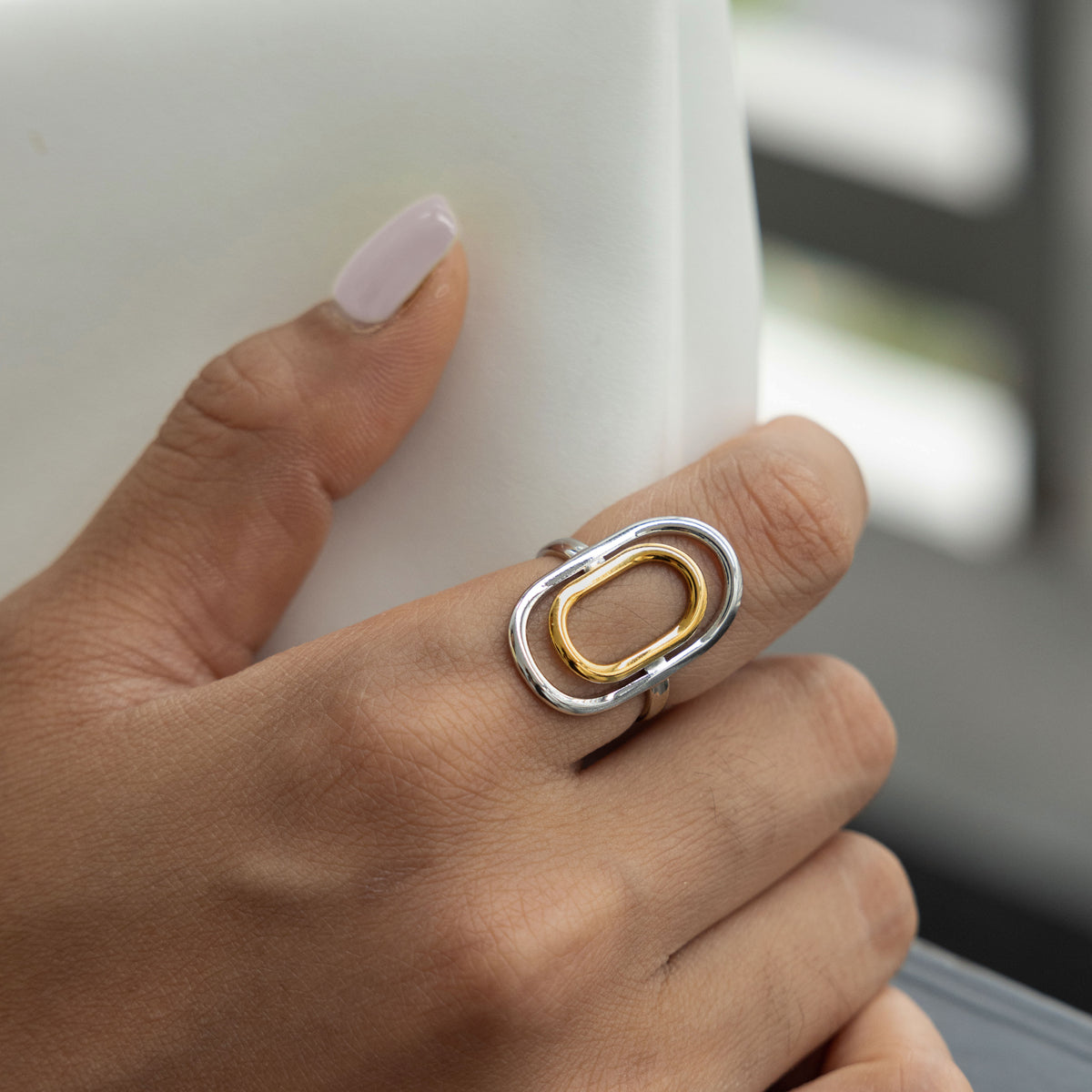J&D Jewelry Two Tone Hollow Oval Open Ring Minimalist 18K Gold Plated Stainless Steel Adjustable Geometric Jewelry for Women