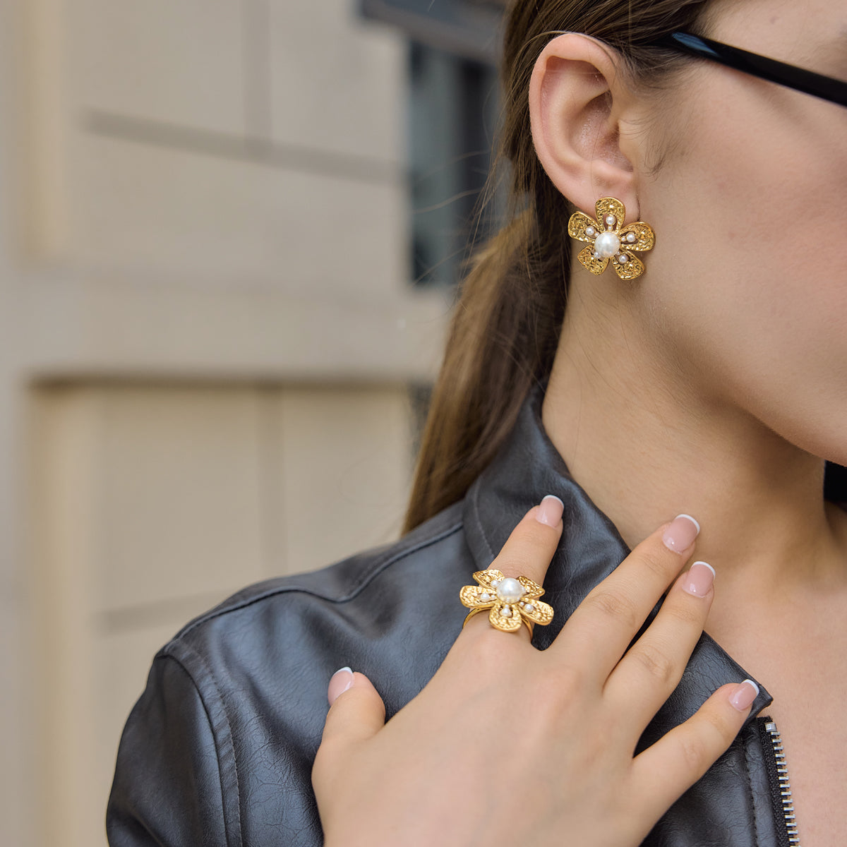 JD Modern Minimalist Flower Post Earrings Gold