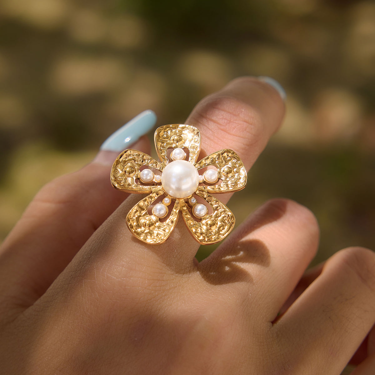 JD Modern Minimalist Flower Post Earrings Gold