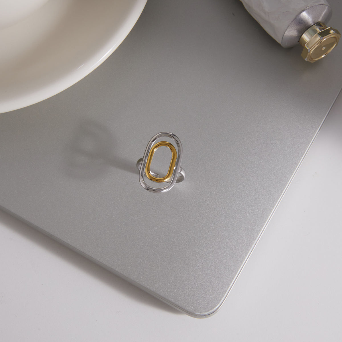 J&D Jewelry Two Tone Hollow Oval Open Ring Minimalist 18K Gold Plated Stainless Steel Adjustable Geometric Jewelry for Women