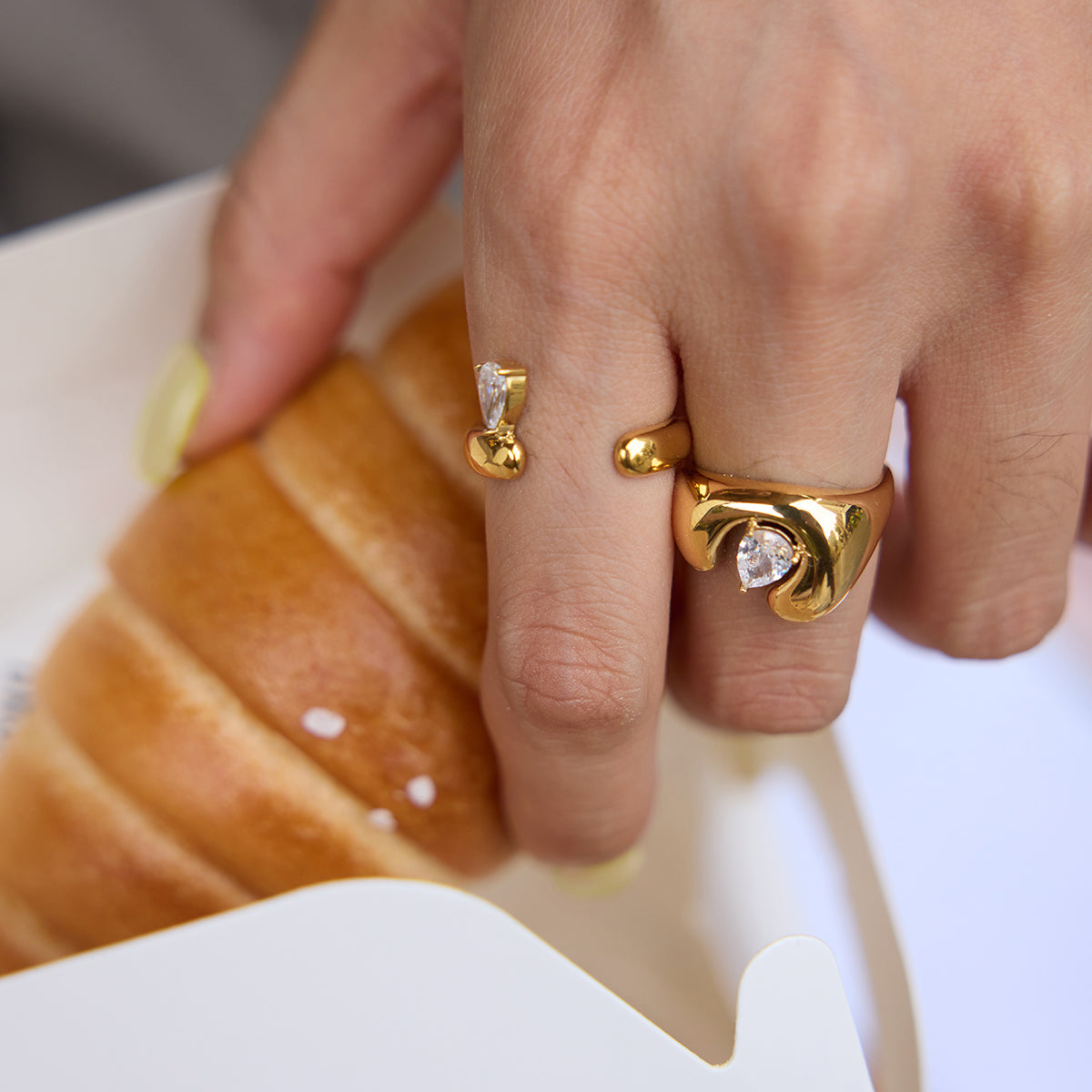 J&D Jewelry Teardrop Zirconia U-Shape Horseshoe Open Ring 18K Gold