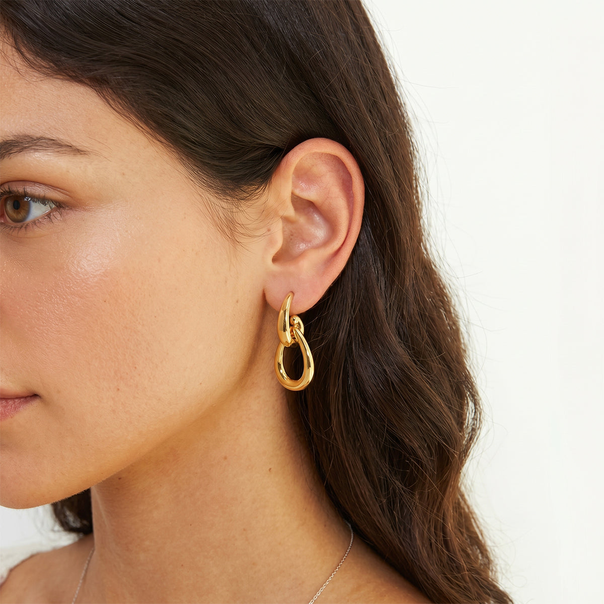 J&D Jewelry Elegant Interlocking Hoop Earrings Gold Plated Stainless Steel