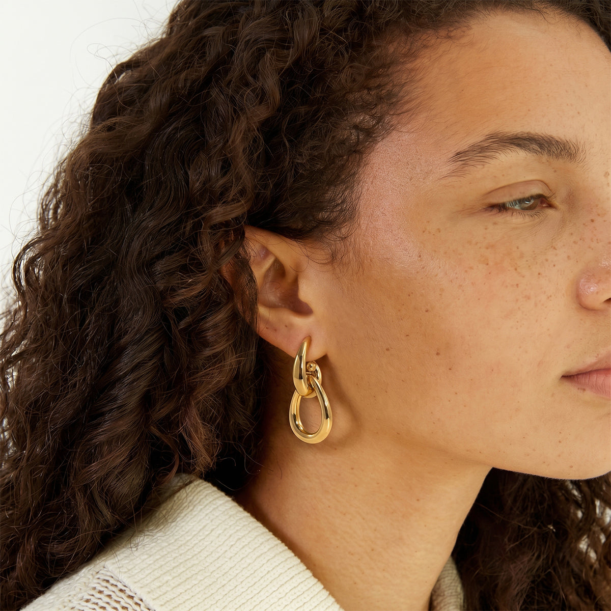 J&D Jewelry Elegant Interlocking Hoop Earrings Gold Plated Stainless Steel