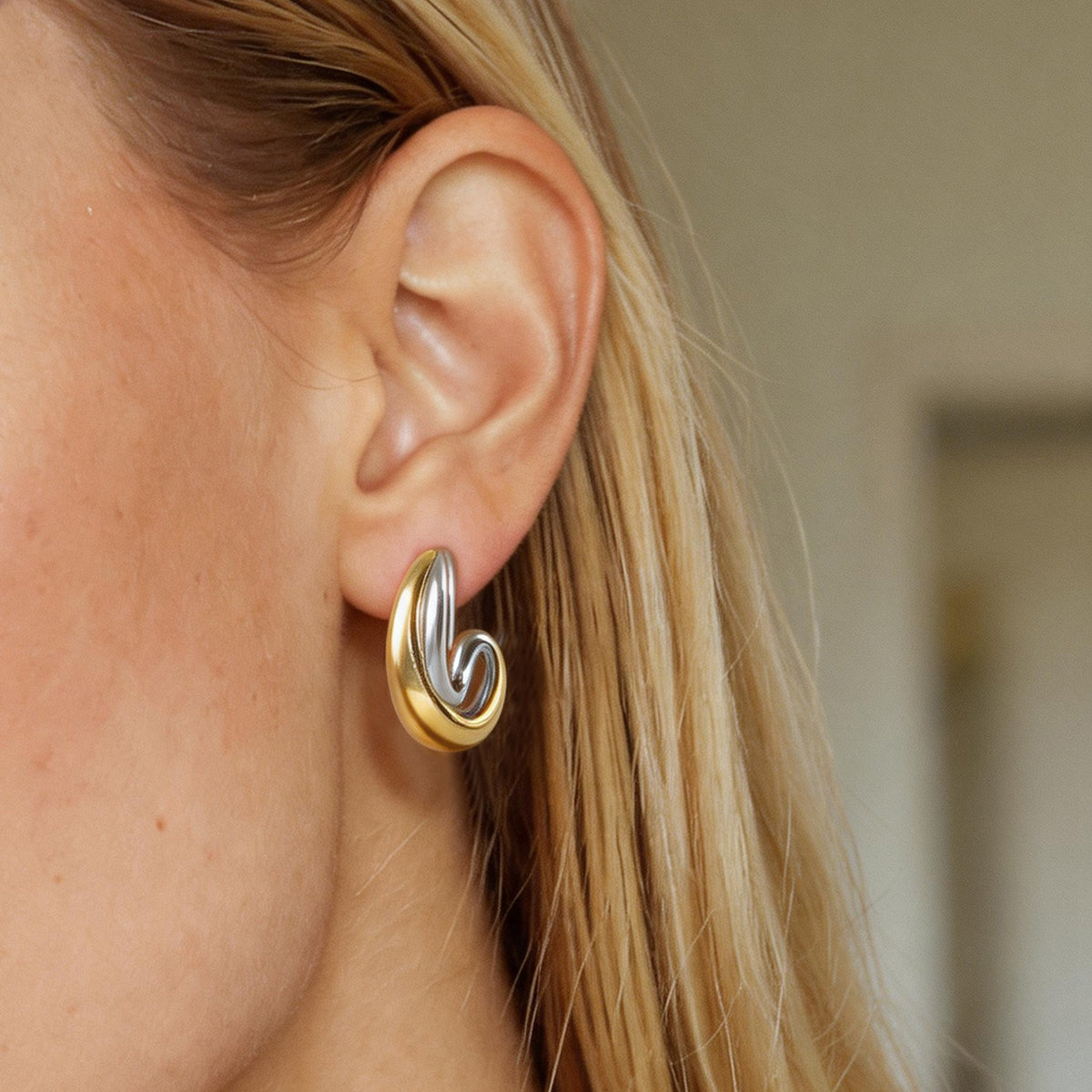 J&D Jewelry Two Tone Criss Cross C Hoop Earrings Smooth Double