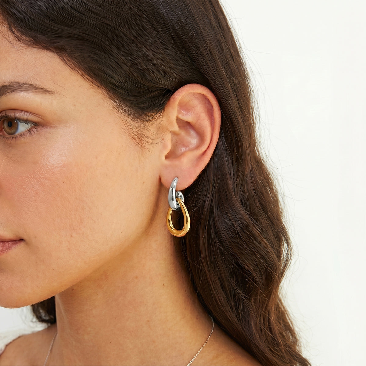 J&D Jewelry Elegant Interlocking Hoop Earrings Gold Plated Stainless Steel