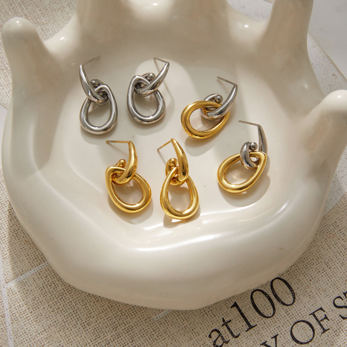 J&D Jewelry Elegant Interlocking Hoop Earrings Gold Plated Stainless Steel