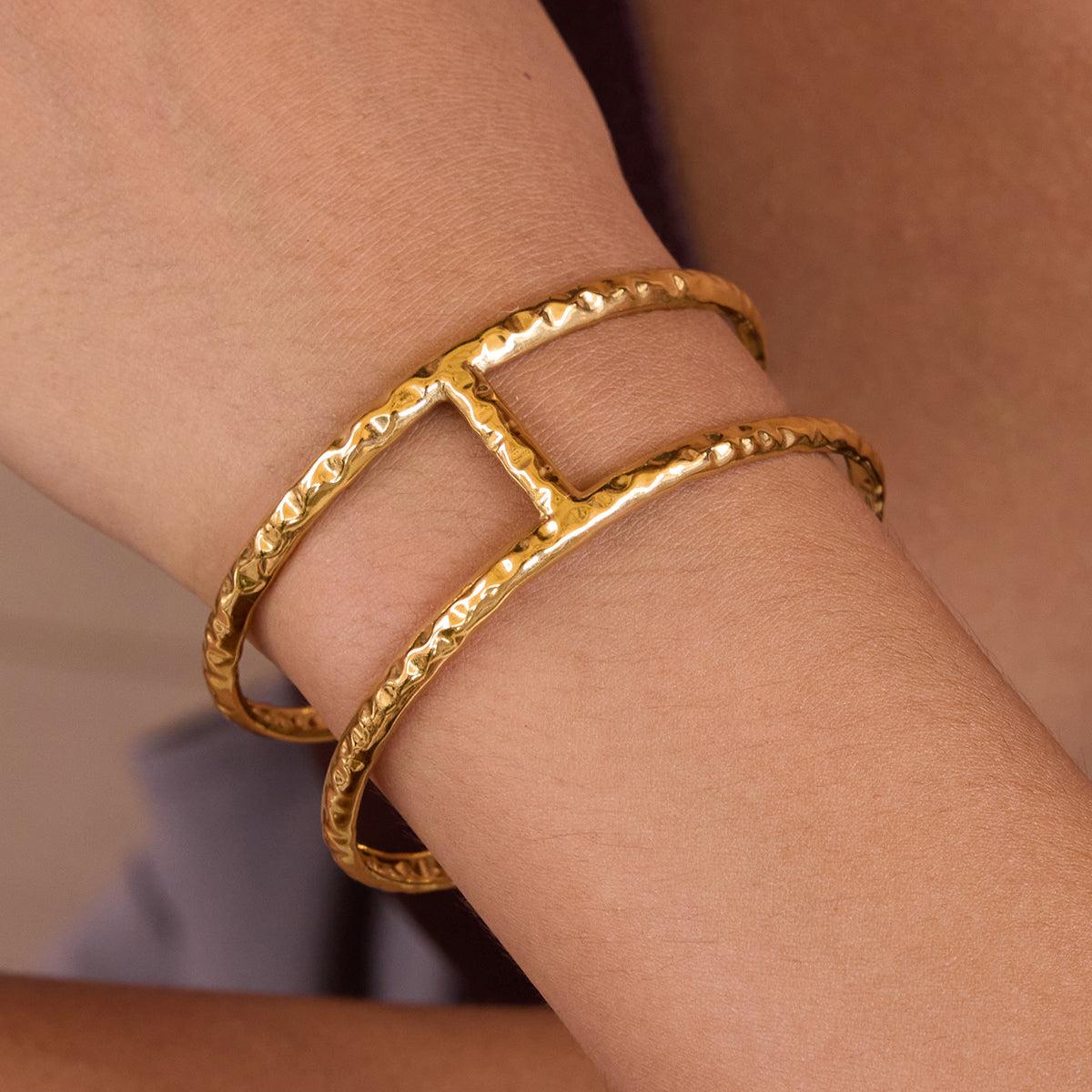 J&D  Bangle Hammer Patterned
