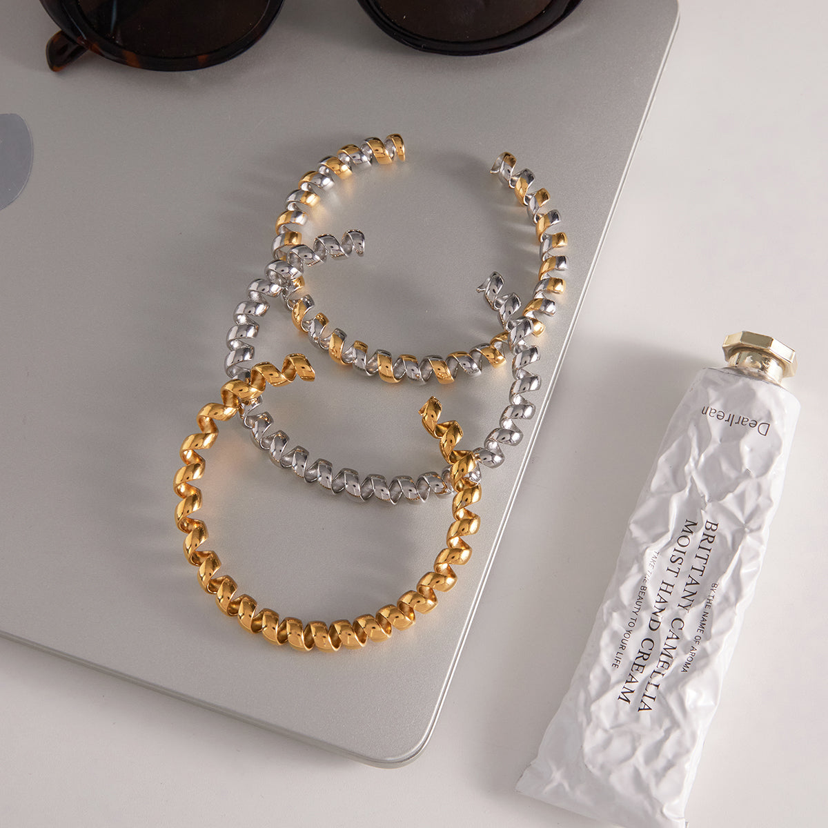 J&D  Twist Cute Bangles