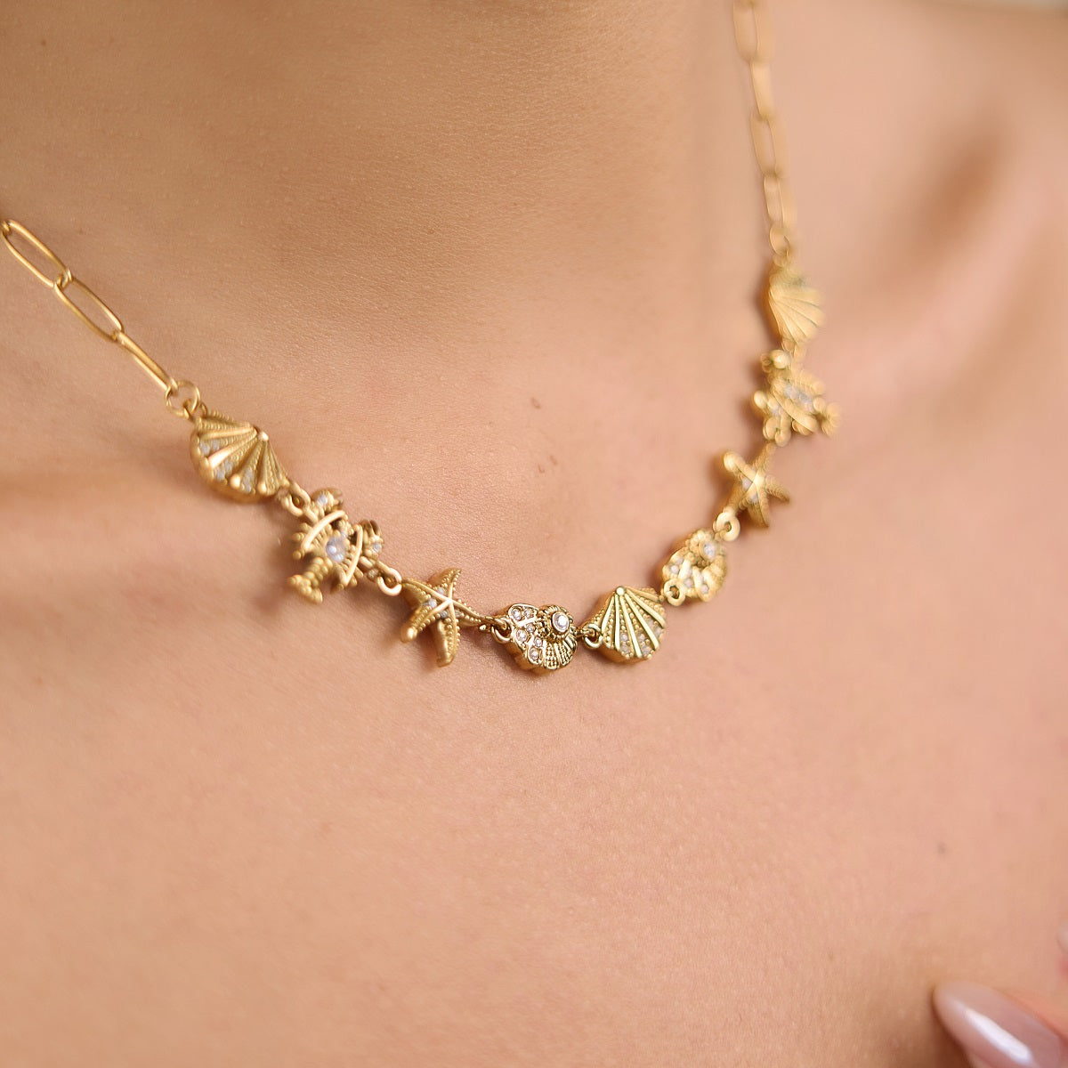 J&D Acrylic Petal Rhinestone