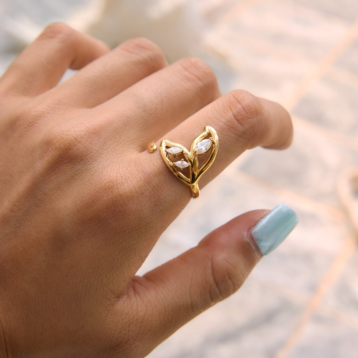 J&D  Fishtail Ring Sparkling Marquise