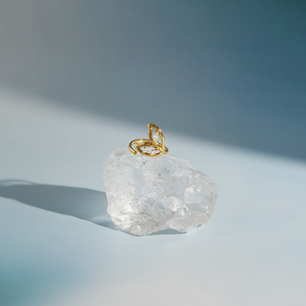 J&D  Fishtail Ring Sparkling Marquise