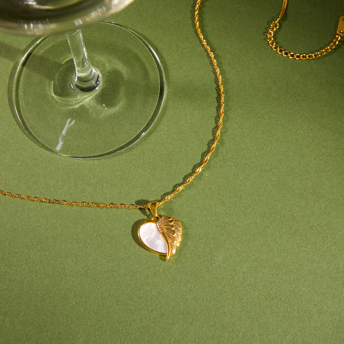 J&D Pendant Water Wave Chain