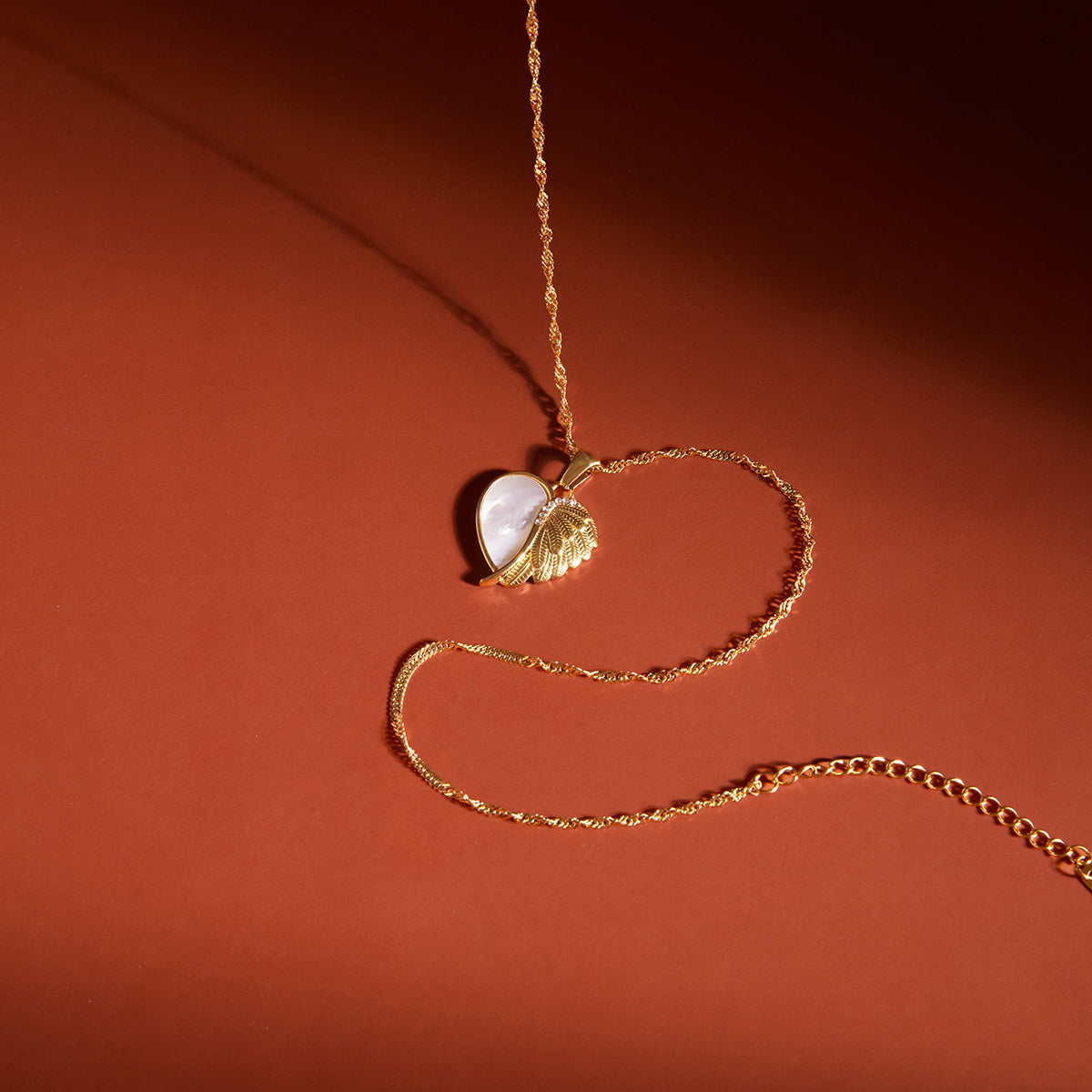 J&D Pendant Water Wave Chain
