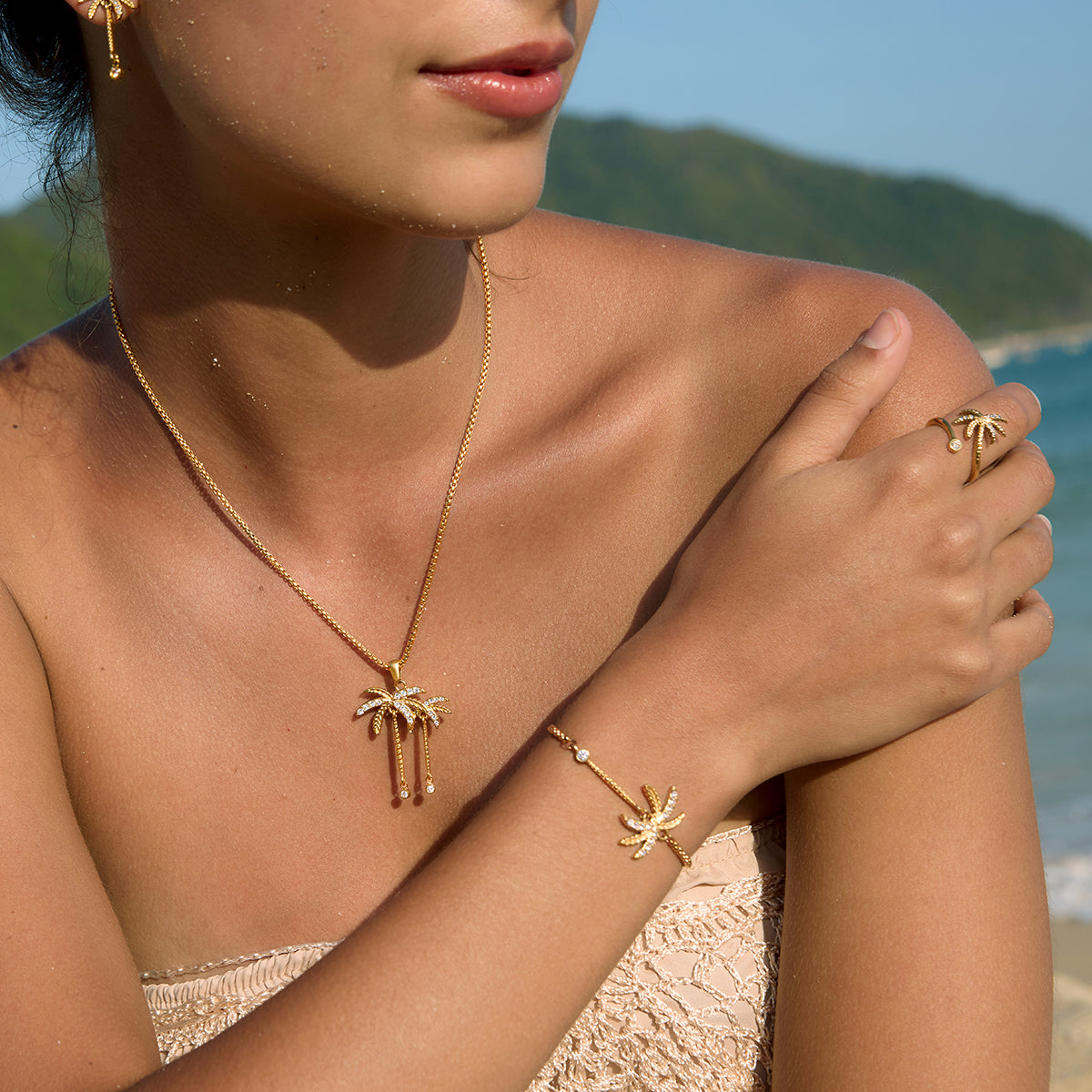 J&D  Rhinestone Coconut Tree Square