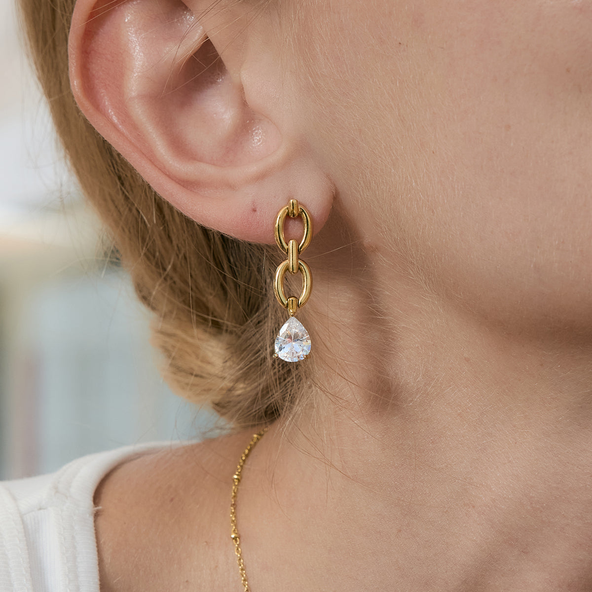 J&D  Trendy Teardrop CZ