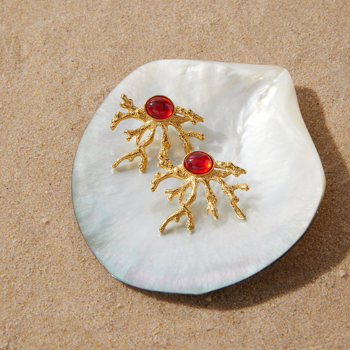 J&D  Trendy Vacation Style Red Resin