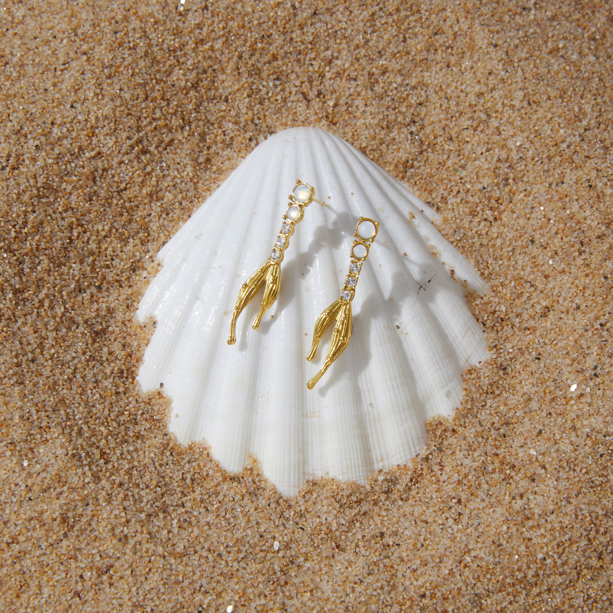 JD  Drop Earring Radiant Fishtail Charm Iridescent