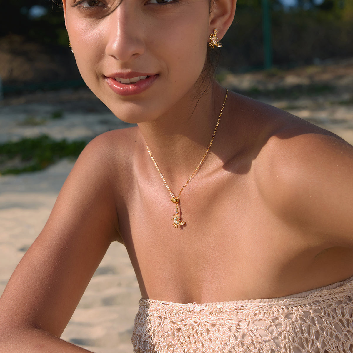 J&D  Rhinestone and Zirconia Crab