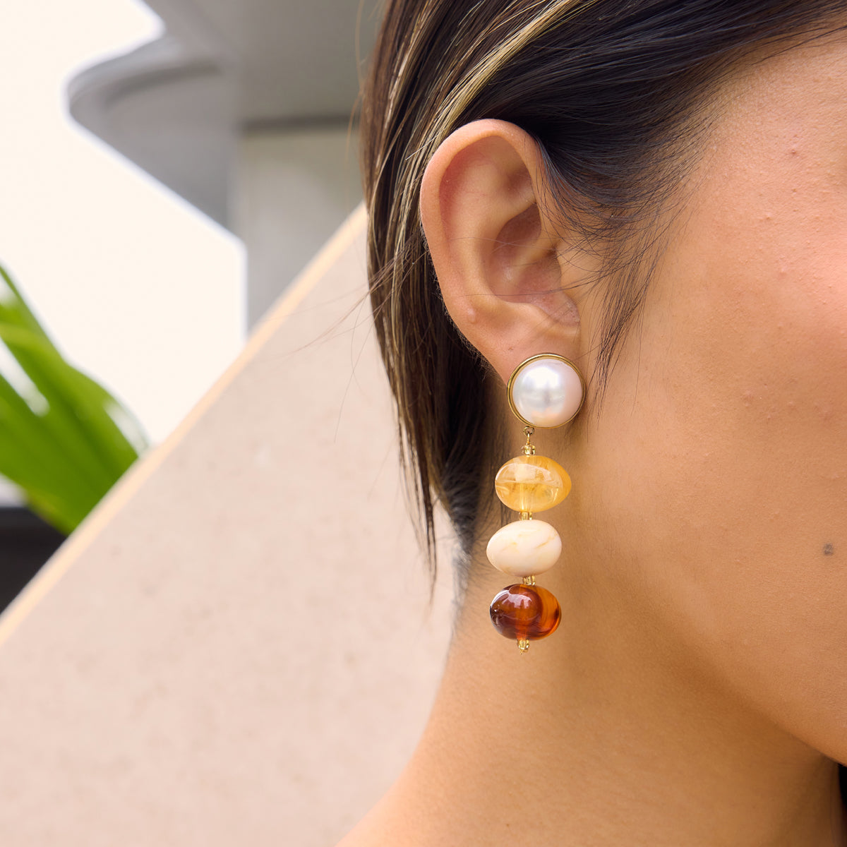 J&D  Brown Tortoise Resin Pearl Tassel