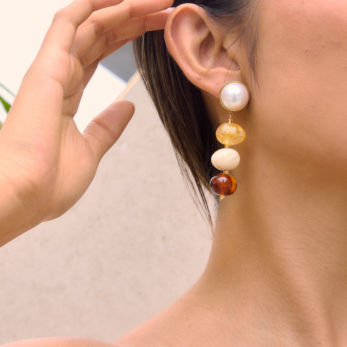 J&D  Brown Tortoise Resin Pearl Tassel