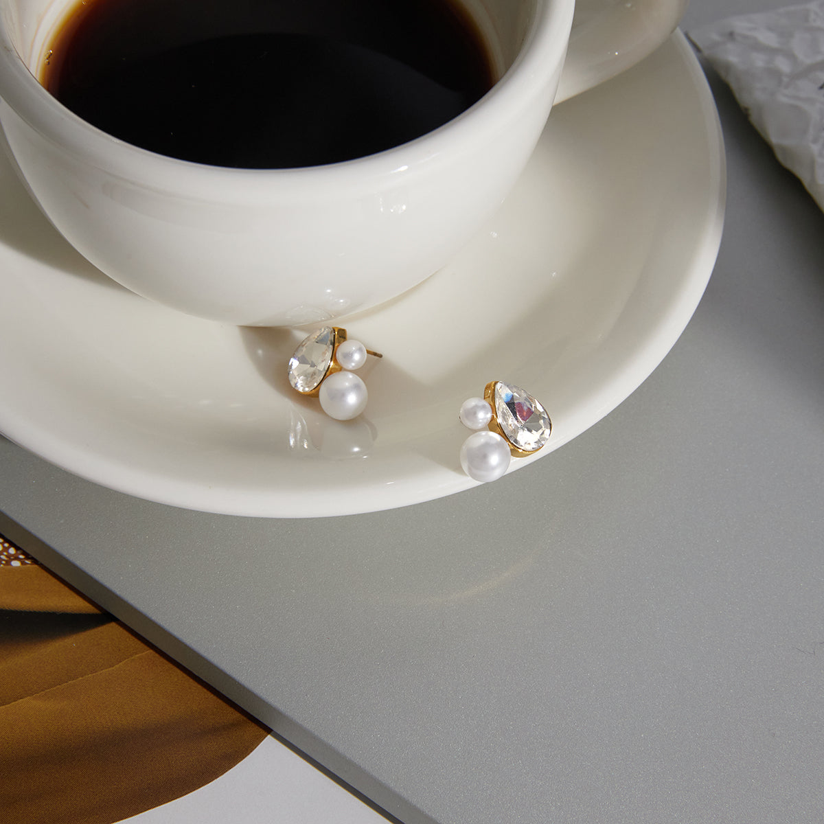 J&D Elegant Rhinestone Glass Pearl