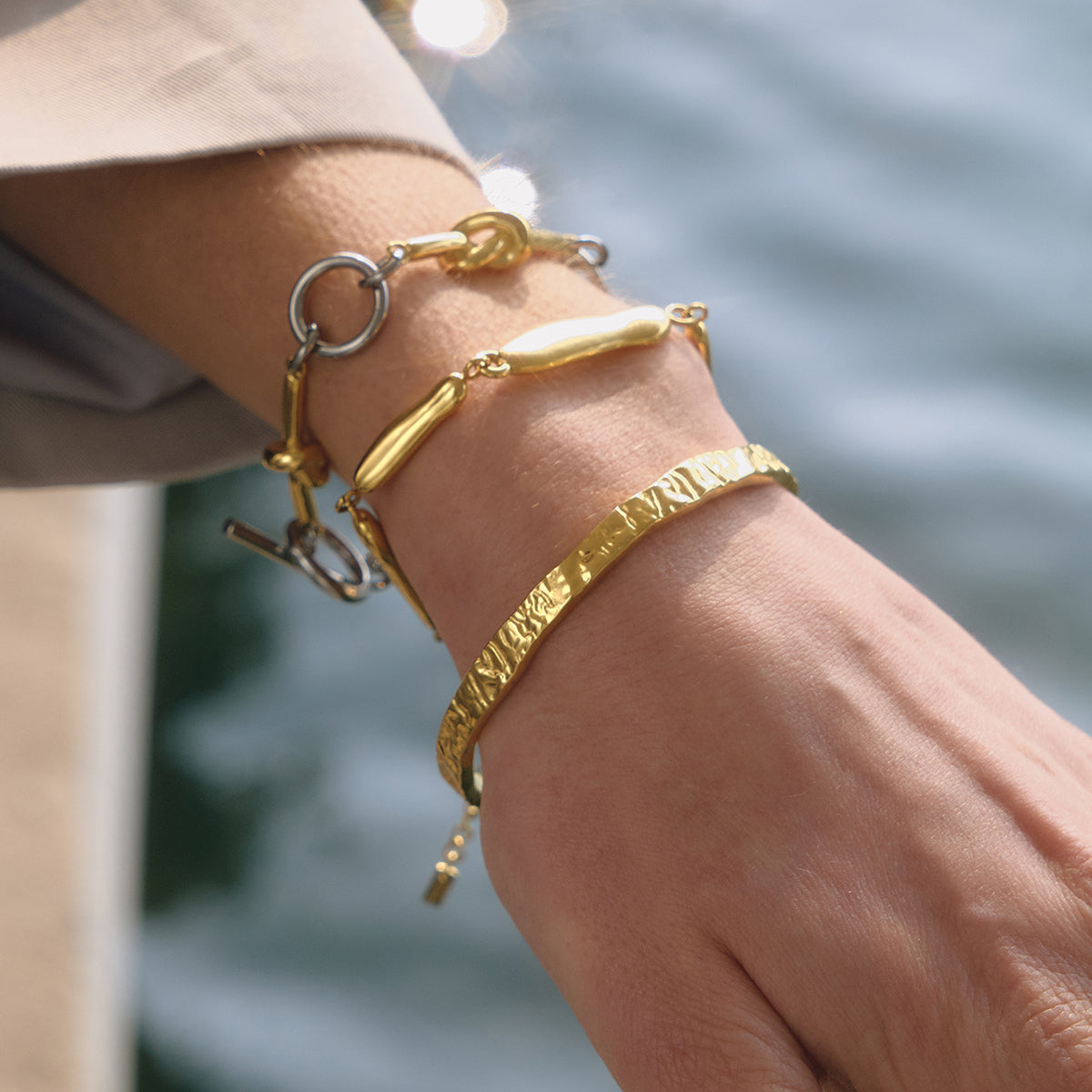 J&D   Statement Heart Knot OT Buckle Bracelet