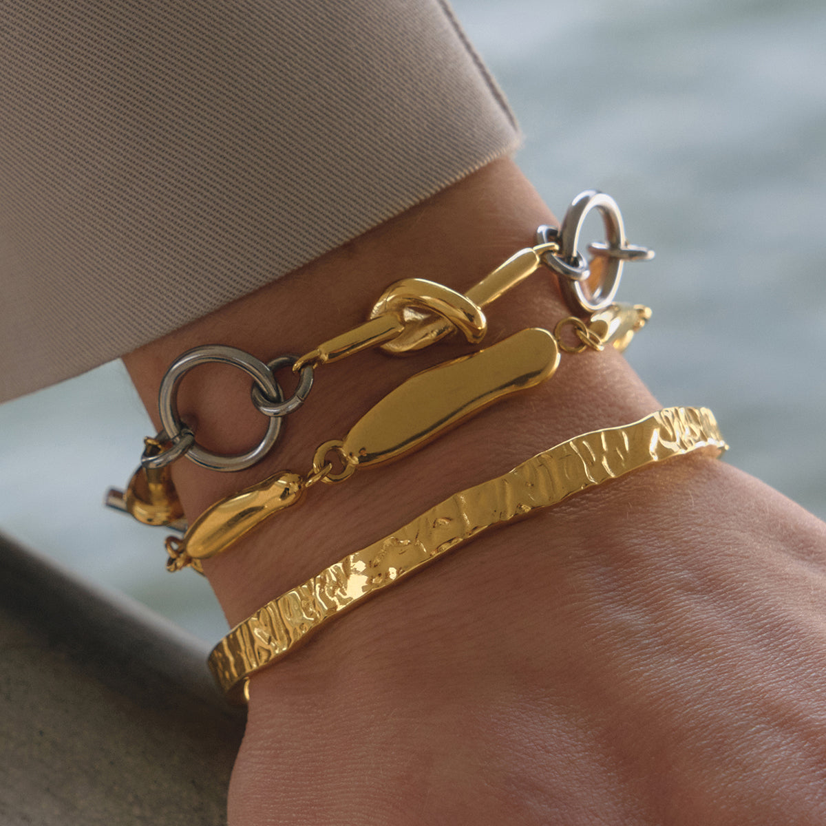 J&D   Statement Heart Knot OT Buckle Bracelet
