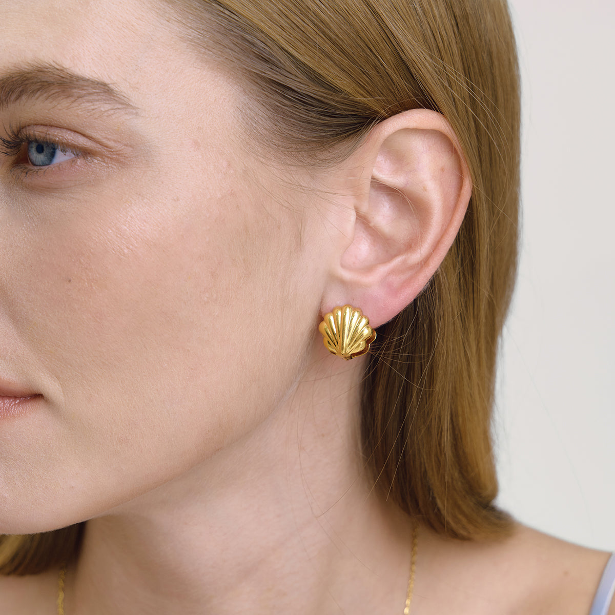 J&D  Classic Hollow Sea Shell Earrings