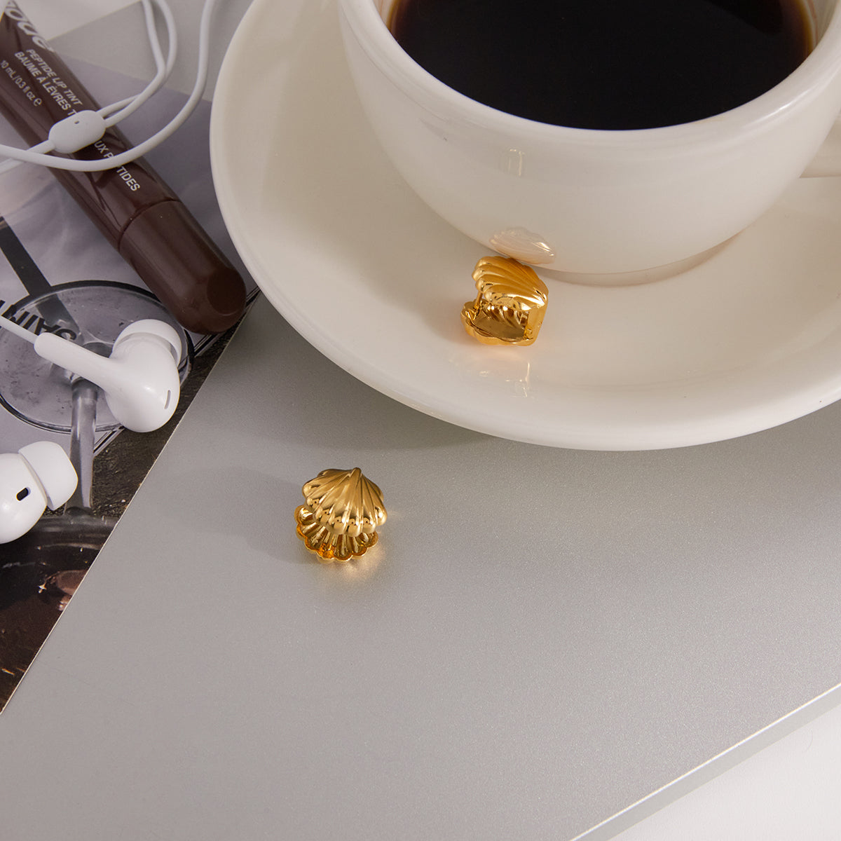 J&D  Classic Hollow Sea Shell Earrings