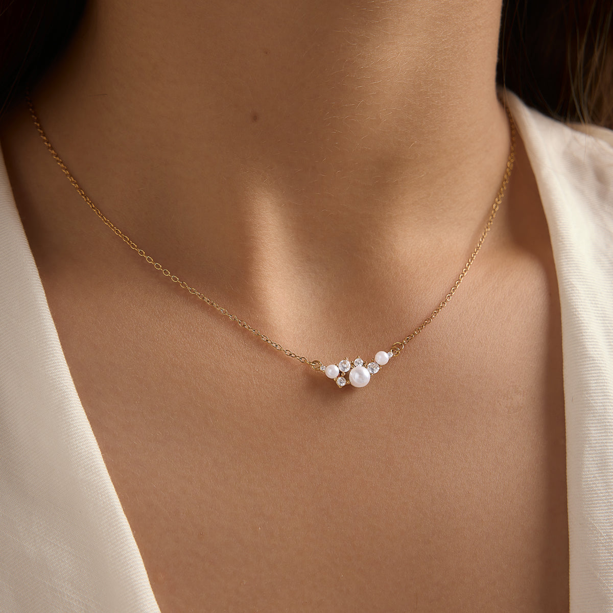 Elegant Pearl Pendant Necklace