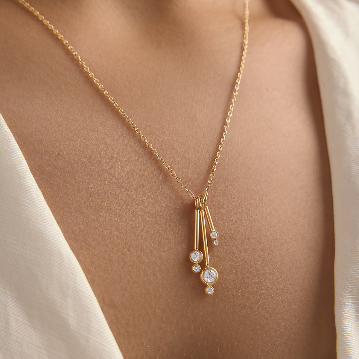 Elegant Pearl Pendant Necklace