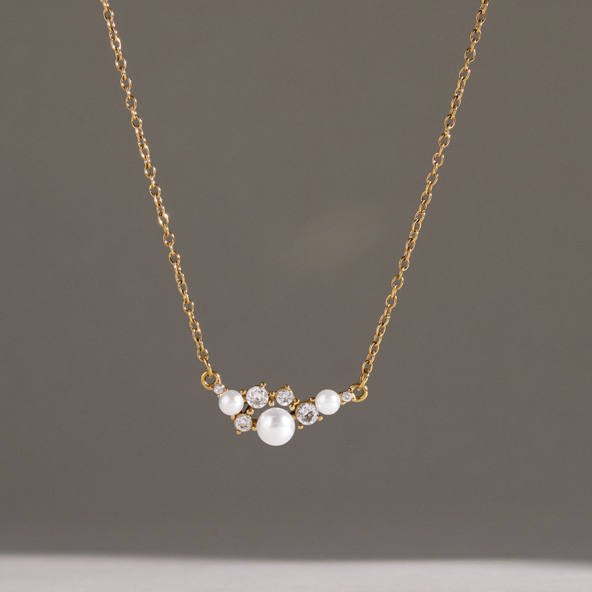 Elegant Pearl Pendant Necklace