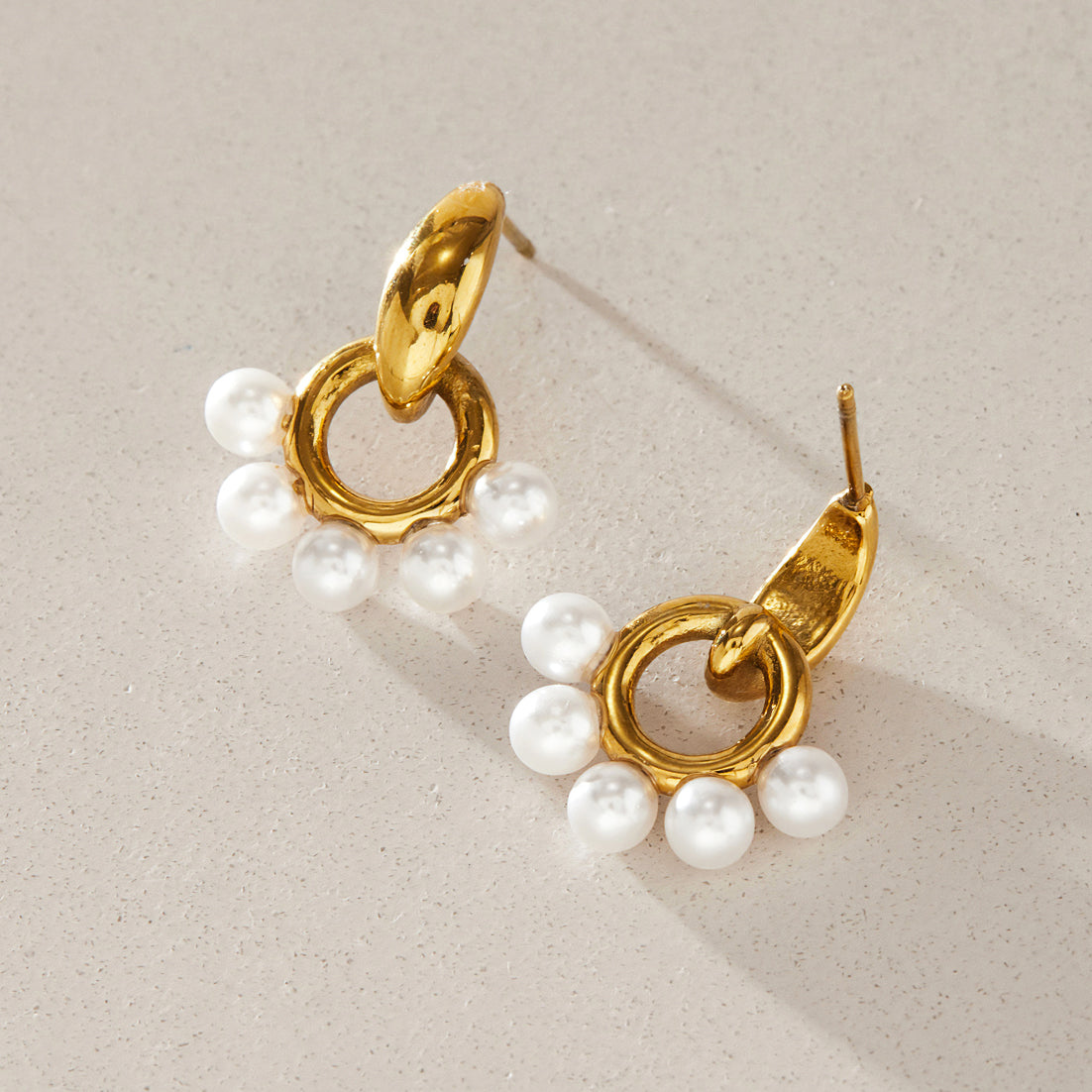 Classic Pearl Earring