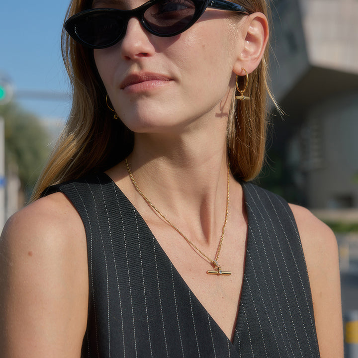 J&D Original Design Minimalist T Bar Necklace 18K Gold Stainless Steel Fashion Rhinestone T Bar Pendant Necklace