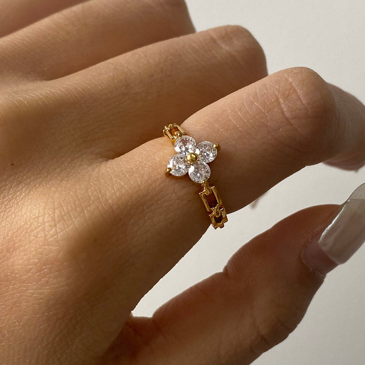 J&D Modern Luxury 18K Gold Stainless Steel Lucky Leaf Clover Zircon Watch Rings for Women