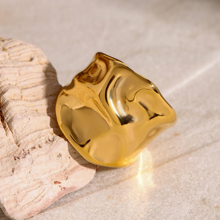 J&D Jewelry Simple 18K PVD Gold Plated High Polish Stainless Steel Statement Chunky Heart Finger Ring