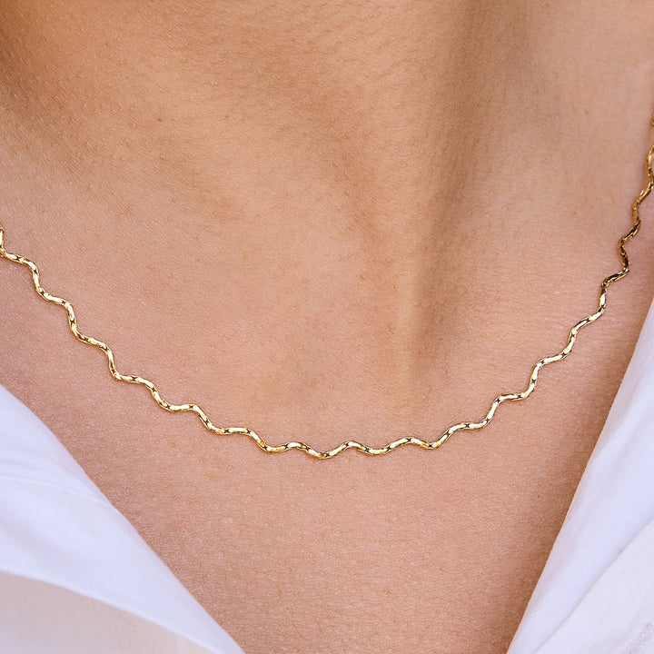 J&D Classic 18K Gold Stainless Steel Wavy Link Adjustable Necklace for Women