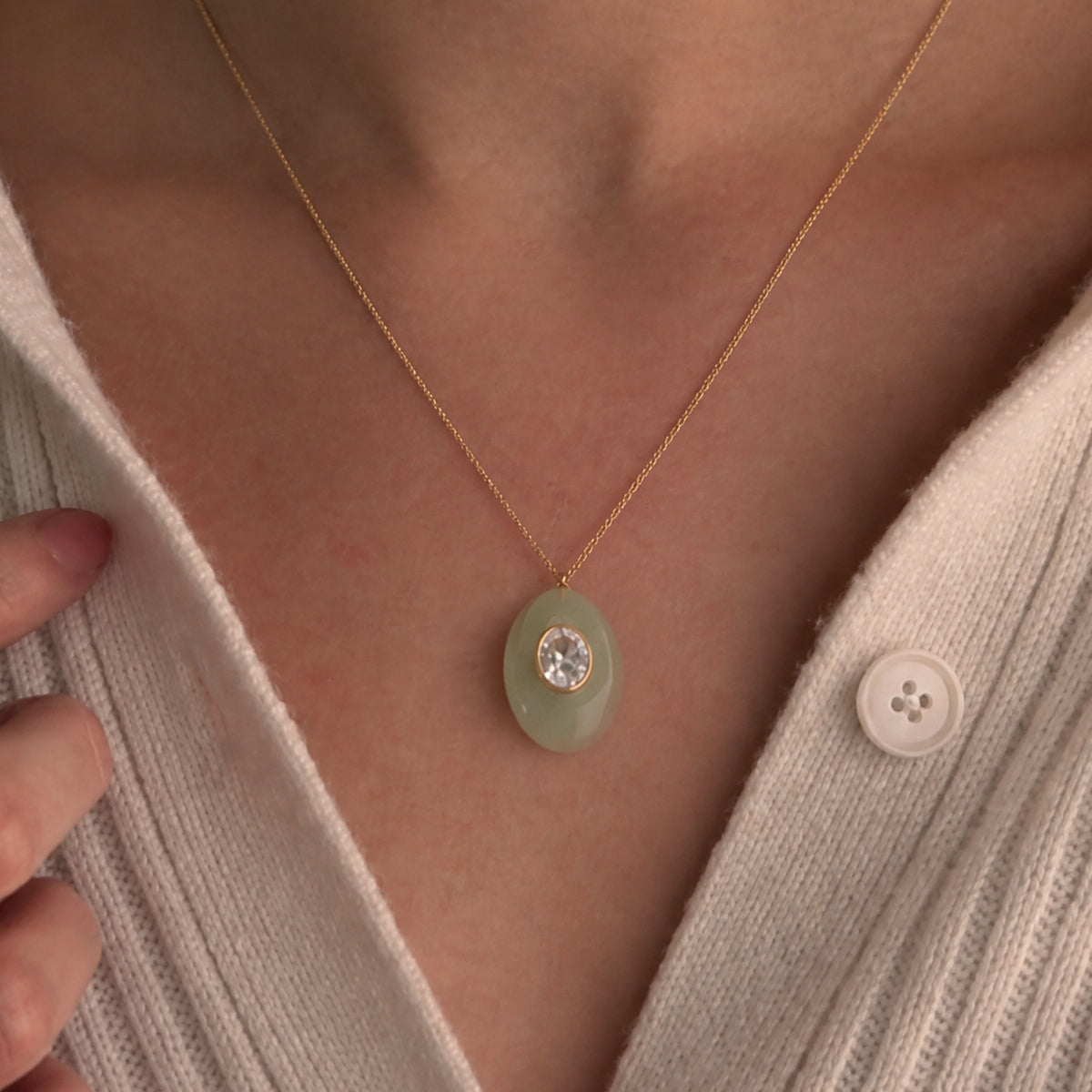 18K gold stainless steel + resin + zirconium / Round red resin with round white zirconium pendant