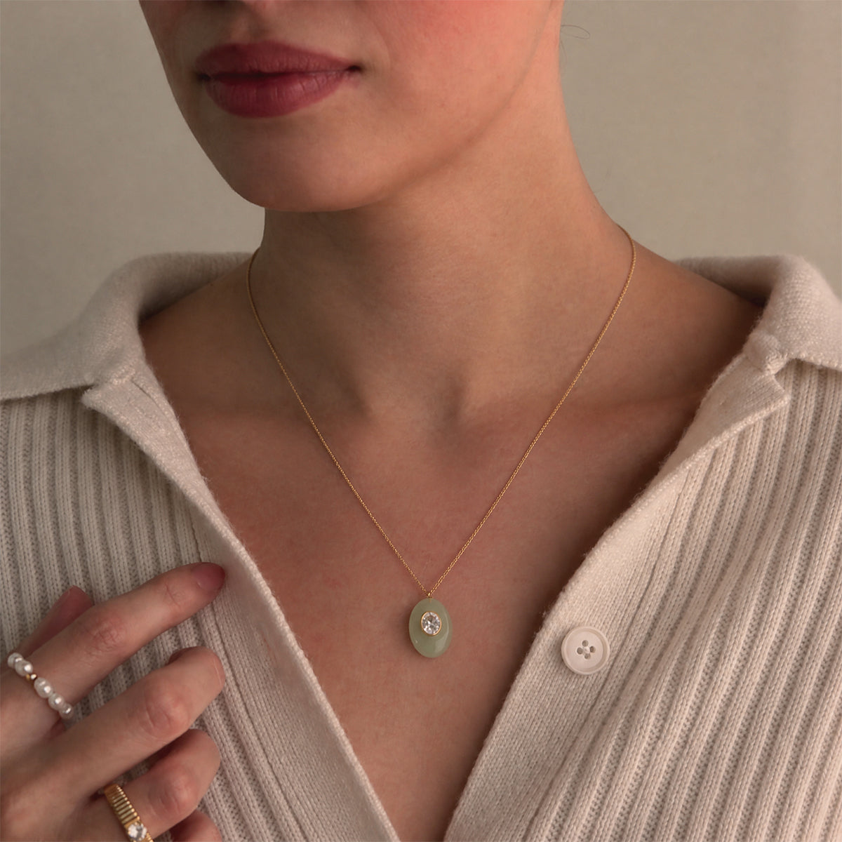 18K gold stainless steel + resin + zirconium / Round red resin with round white zirconium pendant