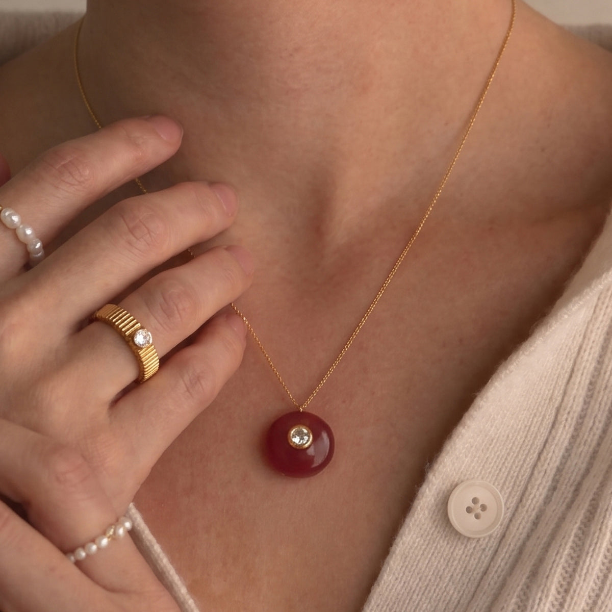 18K gold stainless steel + resin + zirconium / Round red resin with round white zirconium pendant