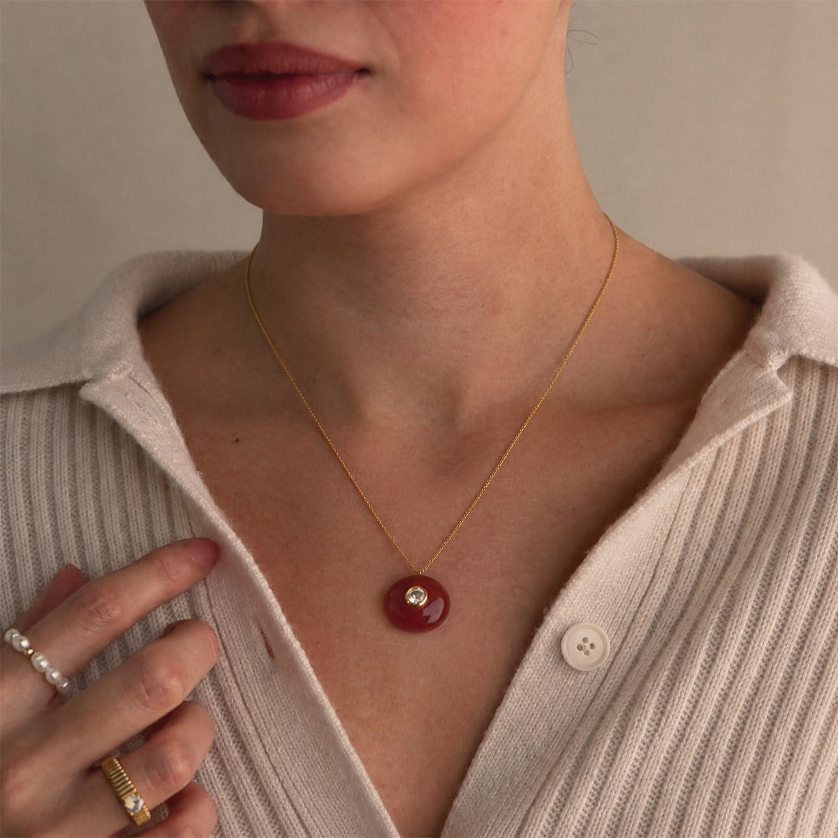 18K gold stainless steel + resin + zirconium / Round red resin with round white zirconium pendant
