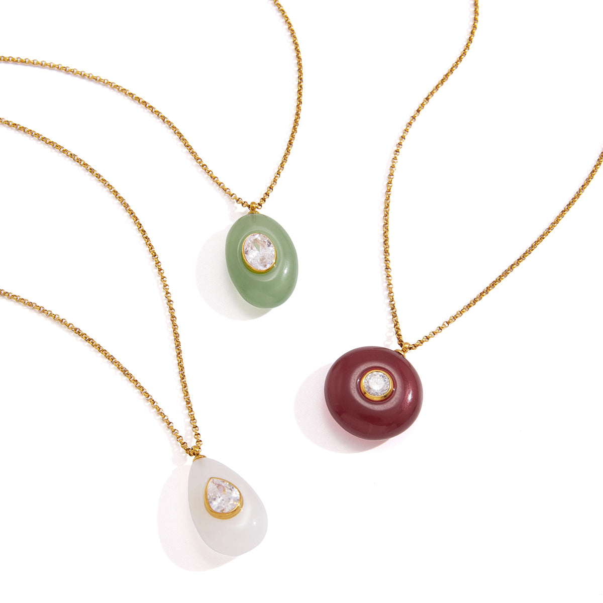 18K gold stainless steel + resin + zirconium / Round red resin with round white zirconium pendant