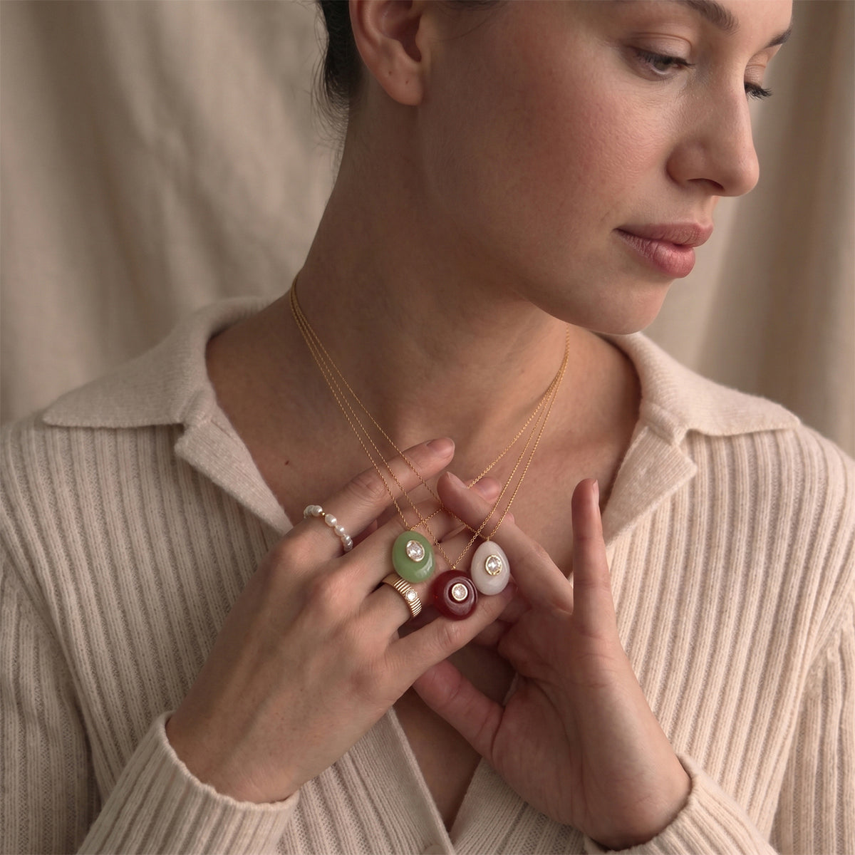 18K gold stainless steel + resin + zirconium / Round red resin with round white zirconium pendant