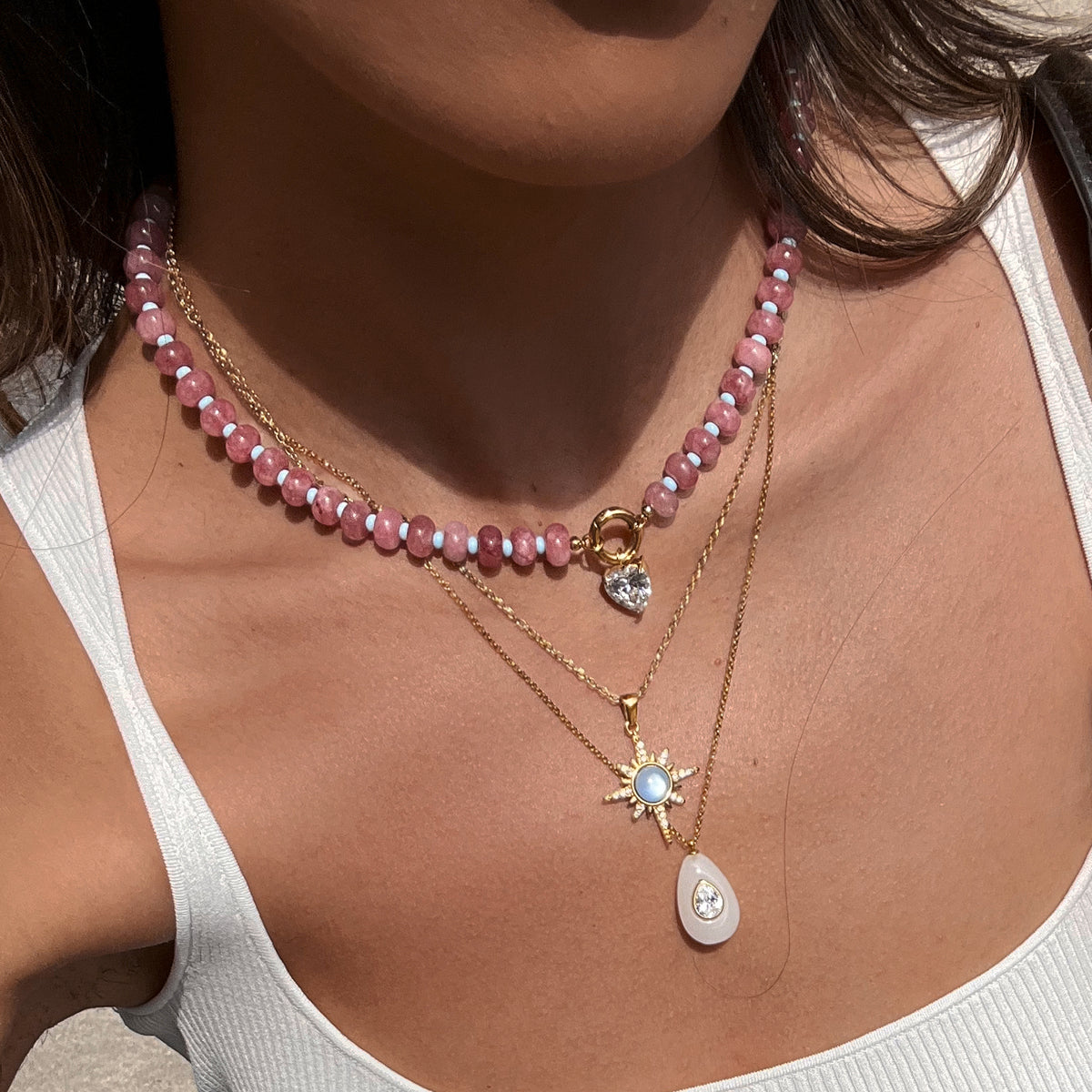 18K gold stainless steel + resin + zirconium / Round red resin with round white zirconium pendant