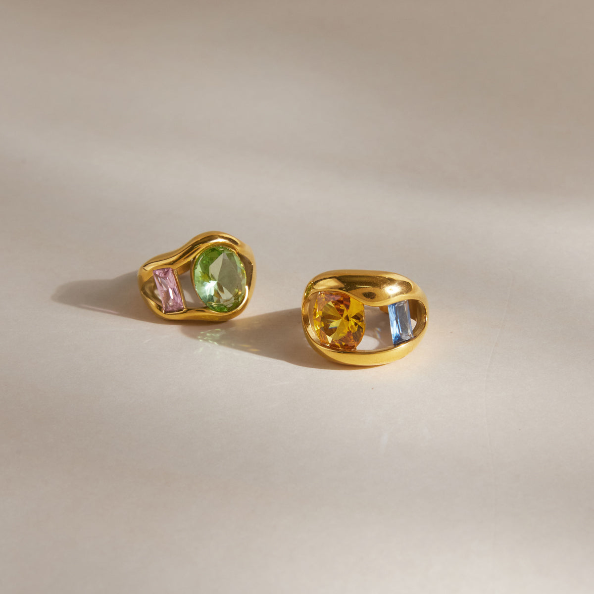 Ladies' Style - Classic Style / 18K Gold Stainless Steel + Zirconium / Yellow and Blue Zirconium Wide Face Hollowed-out Large Zirconium Opening Ring